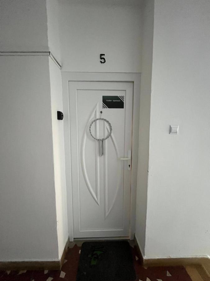 Vandor Apartment